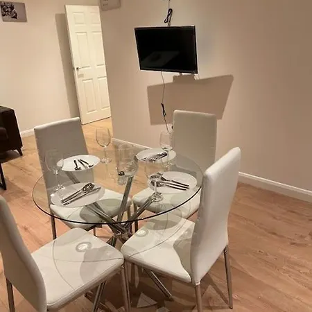 009- Studio In F5 Apartament Ealing