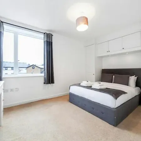 شقة Stunning Double Bed Flat With Private Balcony & Free Parking