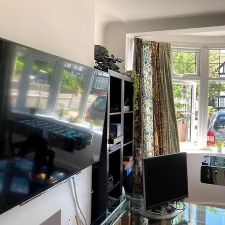 Villa Stylish & Spacious 3 Bedroom House With Big Garden And Driveway Merton (Greater London)