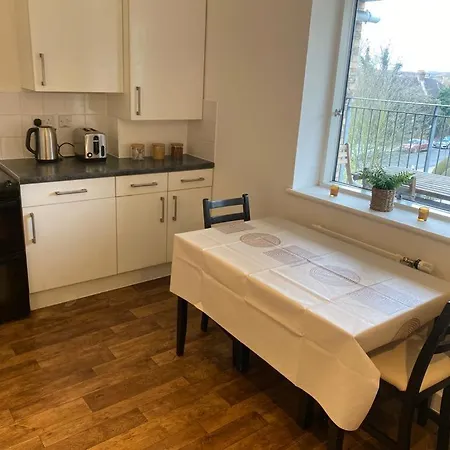 شقة Stunning Double Bed Flat With Private Balcony & Free Parking