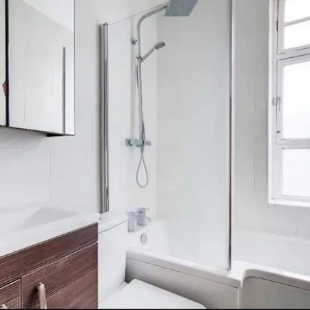 Bond Street Family Apartment