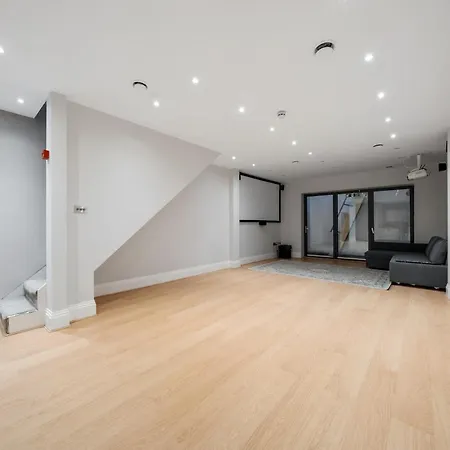 펜션 Modern 4 Bedroom Townhouse With Cinema In The Heart Of Se1 *