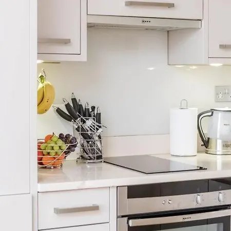 The Hyde Park Corner Apartment *