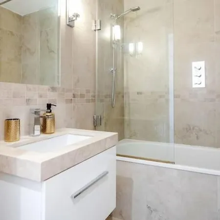 The Hyde Park Corner Apartment