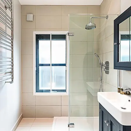 Apartment Gorgeous Roehampton Flat