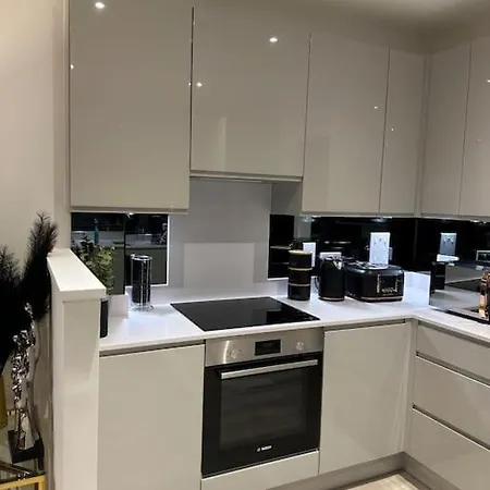 Apartment Amazing 3bedroom Flat *