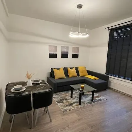 Apartment Spacious, Modern 2 Bed