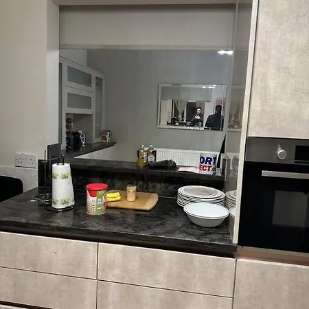 Amazing 4 Bedrooms Family With Free Parking Holiday home
