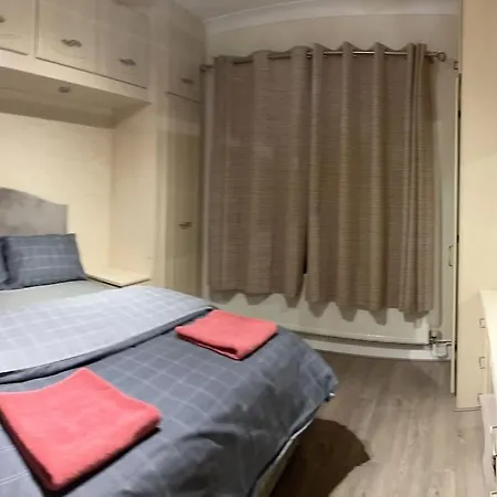 Amazing 4 Bedrooms Family With Free Parking Holiday home *