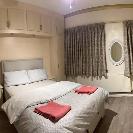 Holiday home Amazing 4 Bedrooms Family With Free Parking Romford