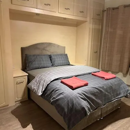 Holiday home Amazing 4 Bedrooms Family With Free Parking