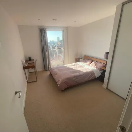 Homestay Bright Spacious En-suite W/ Views - 8min From Bridge! London