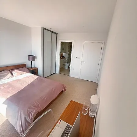 Bright Spacious En-suite W/ Views - 8min From Bridge! Londres