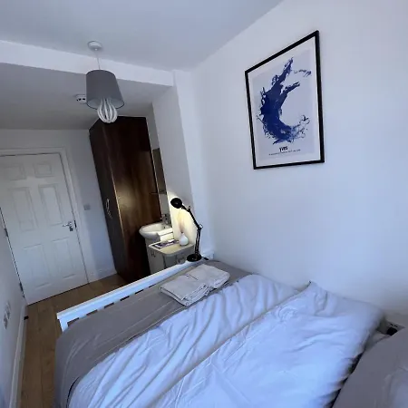 Guest house 4 Wharncliffe Drive *