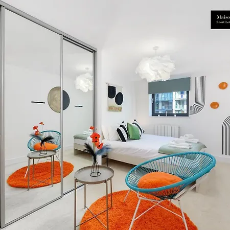 Weekly Or Monthly Stays, London, Canary Wharf - Sleeps 6- 2bedroom, Free Parking, Serviced By Maison Christo