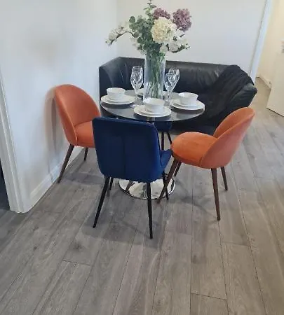 Modern 2 Bedroom Flat With Garden London Apartment *