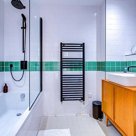 Apartment Beautiful 3-bedroom House Just Minutes From Queen's Park Tube