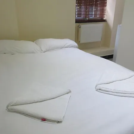 Abercorn House Hostel *
