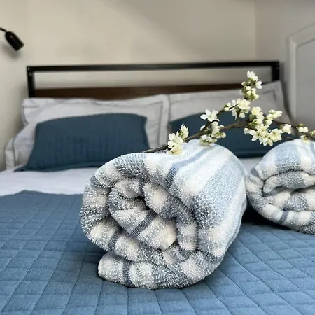 Guest house 4 Wharncliffe Drive *
