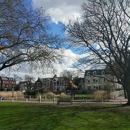 Gardens - Private Double Richmond London - * Kew