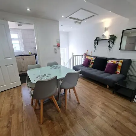 Apartment Elegant 2 Bed, 2 Bath London