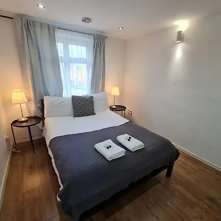 Apartment Elegant 2 Bed, 2 Bath *
