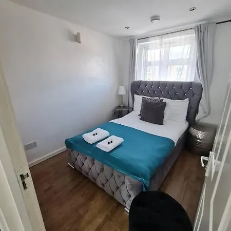 Elegant 2 Bed, 2 Bath *