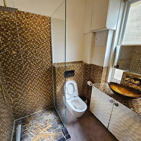 Flat 1, Charles Street * לונדון