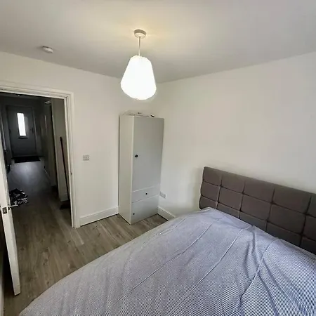 2 Bedroom House,brownhillrd Se6 Dom wakacyjny Londyn