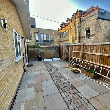 Dom wakacyjny 2 Bedroom House,brownhillrd Se6