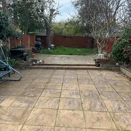 Holiday home Amazing 4 Bedrooms Family With Free Parking