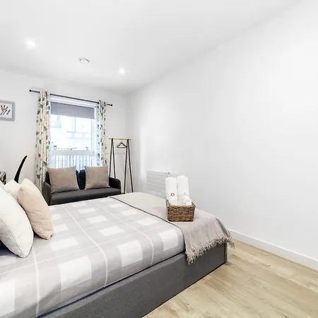 Private Double Bd With Optional Balcony, 15 Mins To Cc منزل للإقامة *