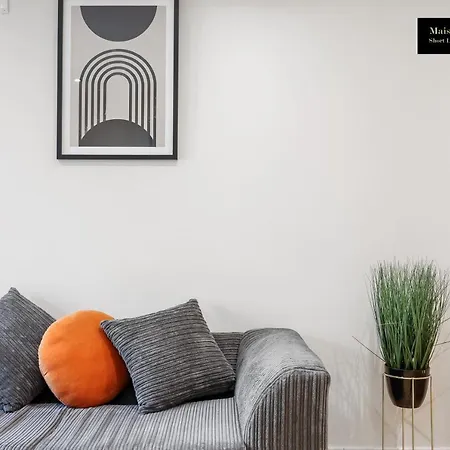 Weekly Or Monthly Stays, London, Canary Wharf - Sleeps 6- 2bedroom, Free Parking, Serviced By Maison Christo