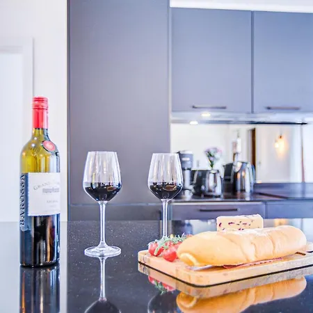 Apartment Beautiful 3-bedroom House Just Minutes From Queen's Park Tube *