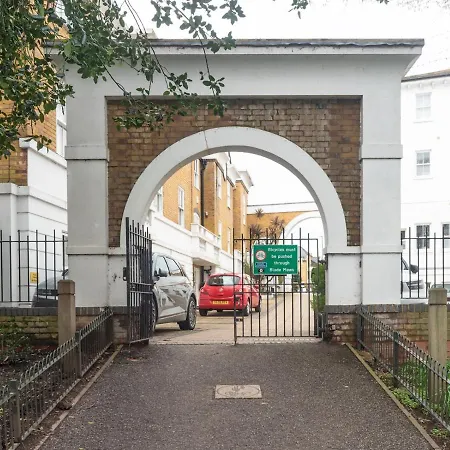 Chic & Cozy Flat In Sw London, Perfect Location!