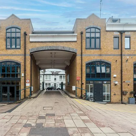Chic & Cozy Flat In Sw London, Perfect Location! London