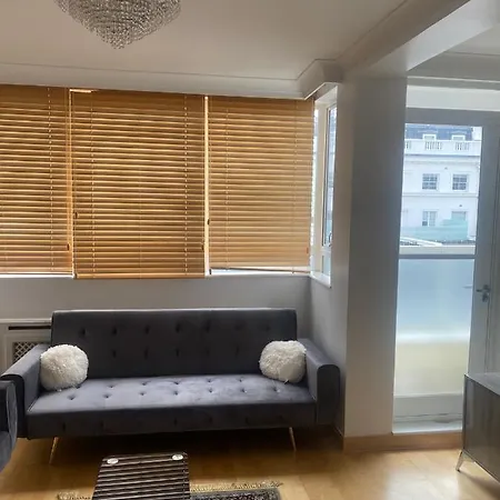 Apartment Cozy Two Bedroom Flat In The Heart Of