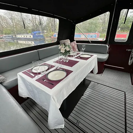 Luxury Boat - The Thistle Dream
