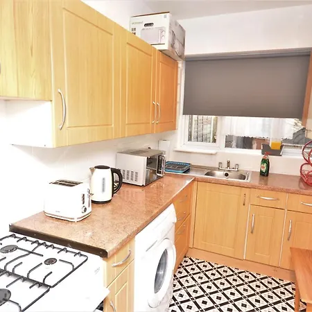 Holiday home Lovely 3 Bedroom House Near Barking Station