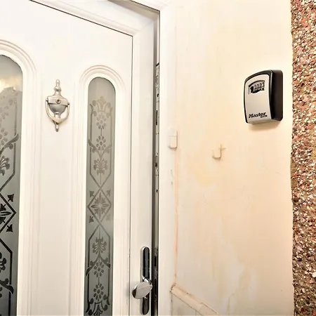 Holiday home Lovely 3 Bedroom House Near Barking Station Barking (Greater London)