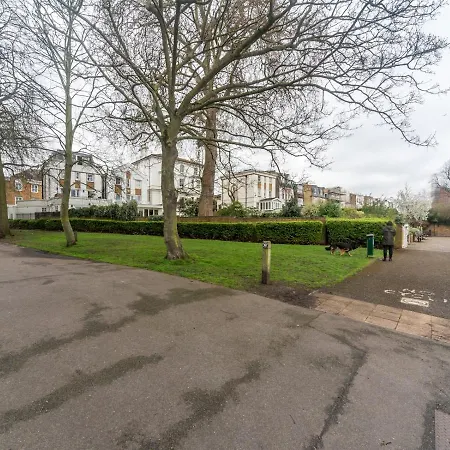 Chic & Cozy Flat In Sw London, Perfect Location! *