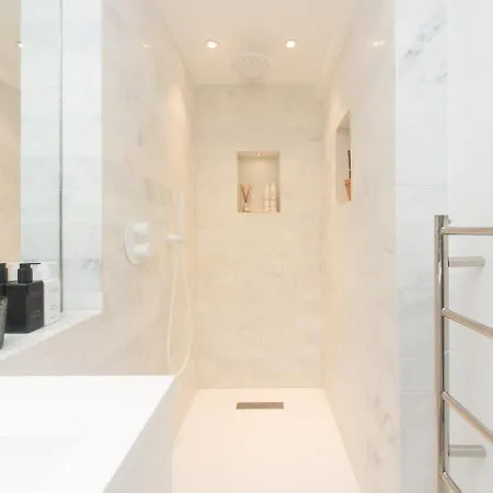 Chic & Cozy Flat In Sw London, Perfect Location! *