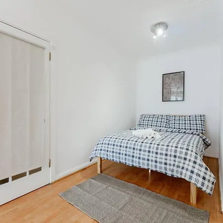 Apartmán Up To 4 People, In A Share House Next To Bridge *