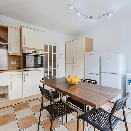 Διαμέρισμα Up To 4 People, In A Share House Next To Bridge