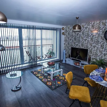 Apartment Remarkable 2-bed With Sea View London