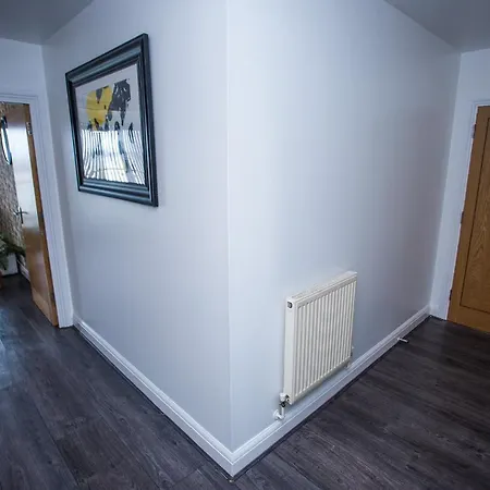 Remarkable 2-bed With Sea View * London