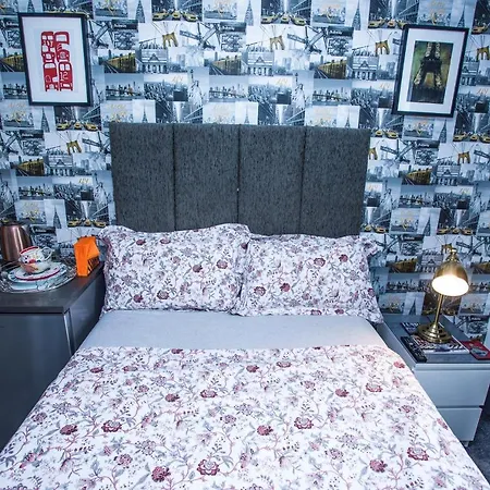 Remarkable 2-bed With Sea View * London