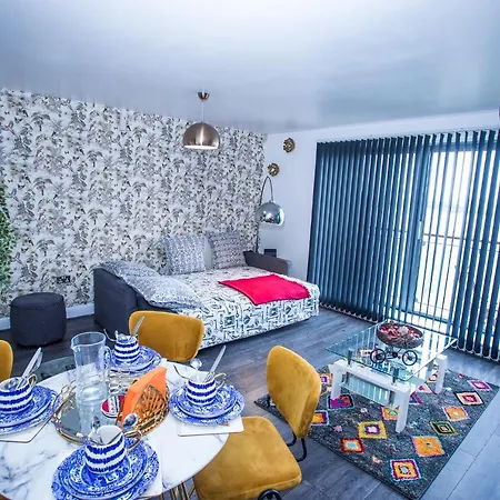 Remarkable 2-bed With Sea View Apartment