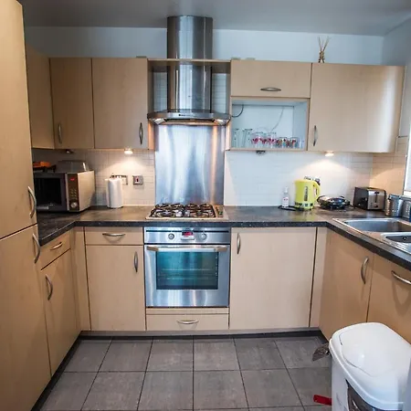 Remarkable 2-bed With Sea View London