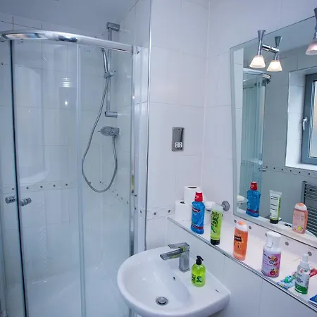 Remarkable 2-bed With Sea View